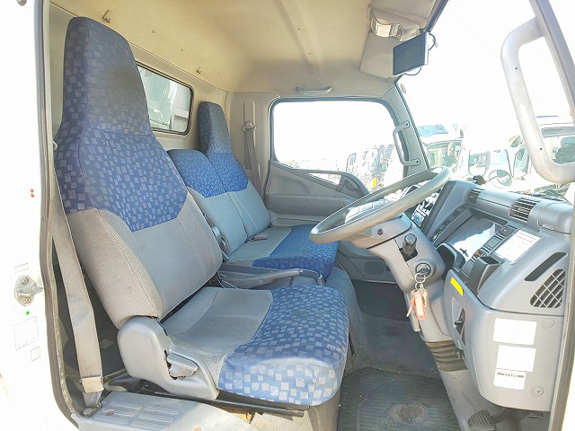 三菱ふそうキャンターアルミウイング小型（2t・3t）[写真30]