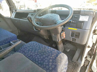 三菱ふそうキャンターアルミウイング小型（2t・3t）[写真32]