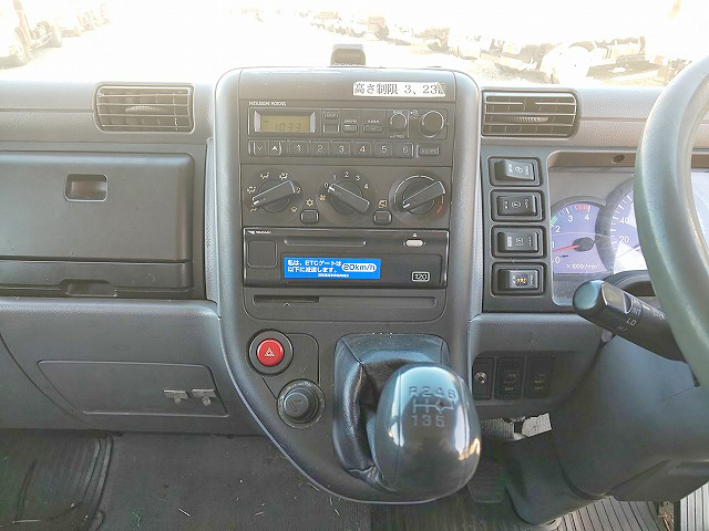 三菱ふそうキャンターアルミウイング小型（2t・3t）[写真36]