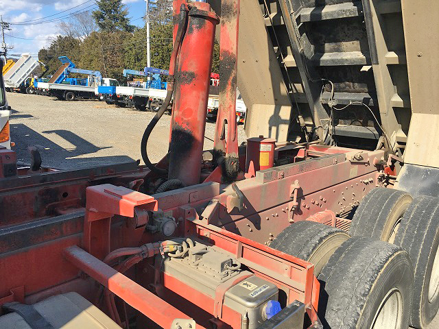 三菱ふそうスーパーグレートダンプ大型（10t）[写真22]