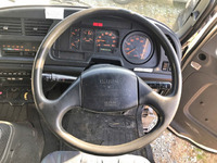 いすゞフォワードアルミウイング中型（4t）[写真17]