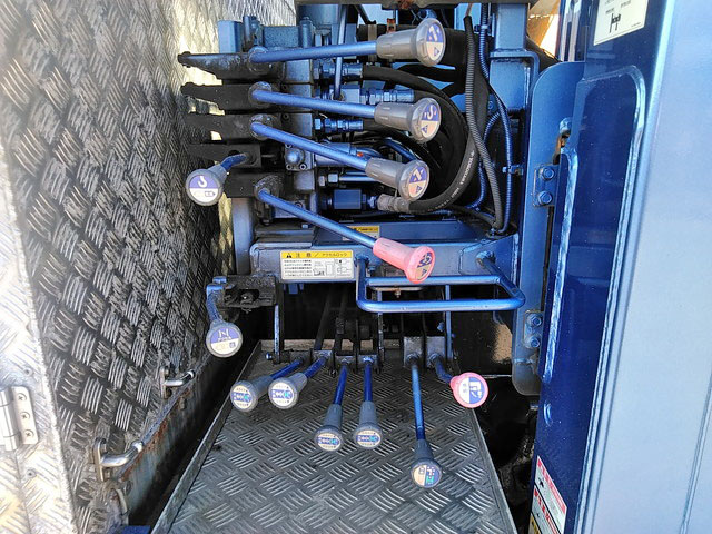 三菱ふそうスーパーグレートセルフクレーン3段大型（10t）[写真16]