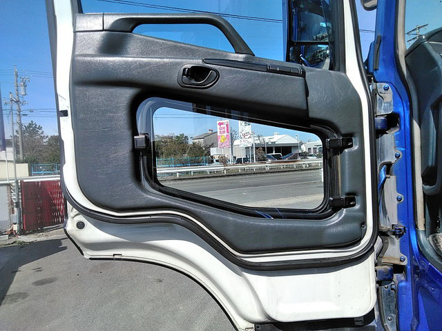 三菱ふそうスーパーグレートセルフクレーン3段大型（10t）[写真28]