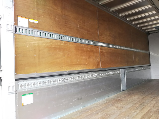 いすゞフォワードアルミウイング中型（4t）[写真12]