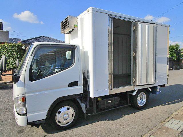 三菱ふそうキャンター冷凍車（冷蔵車）小型（2t・3t）[写真03]
