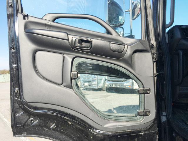 日野プロフィアアルミウイング大型（10t）[写真25]