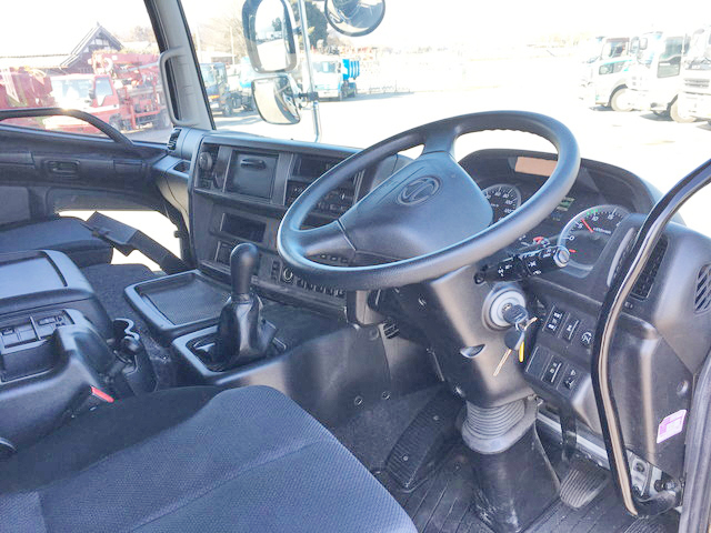 日野プロフィアアルミウイング大型（10t）[写真30]