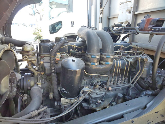 三菱ふそうファイター幌ウイング中型（4t）[写真16]