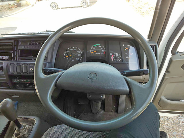 三菱ふそうファイター幌ウイング中型（4t）[写真25]