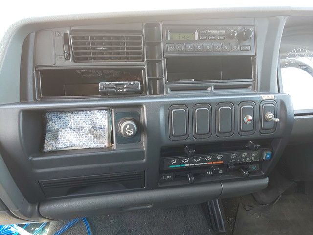 三菱ふそうファイター幌ウイング中型（4t）[写真28]