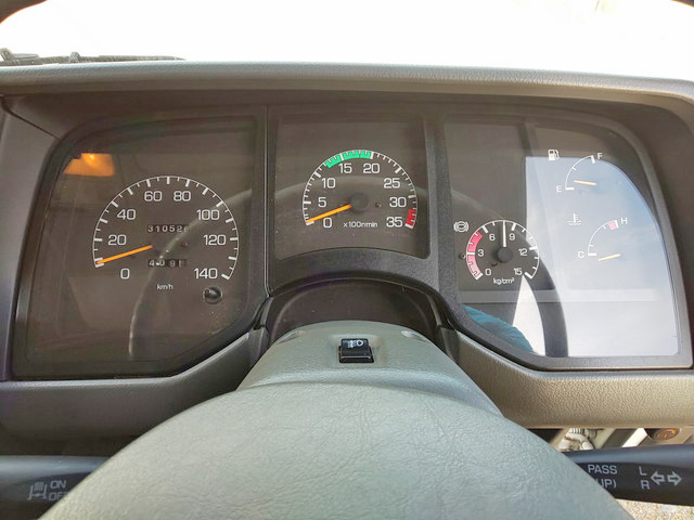 三菱ふそうファイター幌ウイング中型（4t）[写真29]