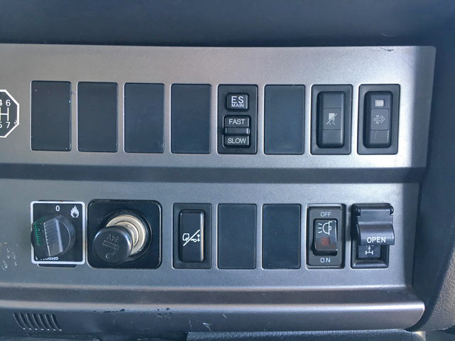 日野プロフィア冷蔵冷凍ウイング大型（10t）[写真36]