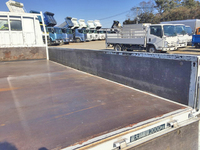 三菱ふそうキャンター平ボディ小型（2t・3t）[写真13]