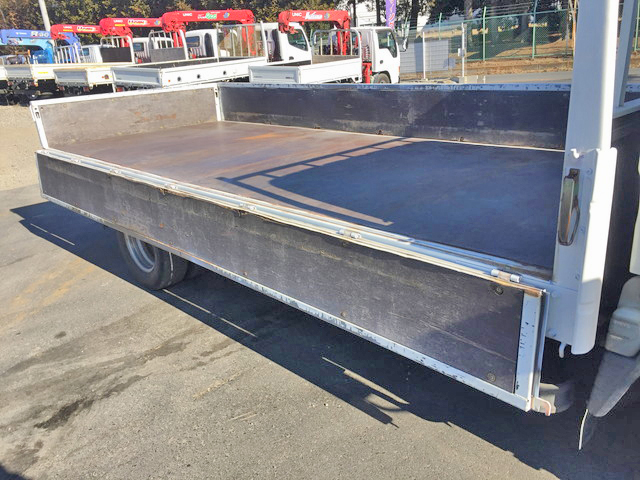 三菱ふそうキャンター平ボディ小型（2t・3t）[写真15]