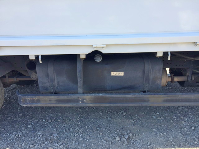 三菱ふそうキャンター平ボディ小型（2t・3t）[写真18]