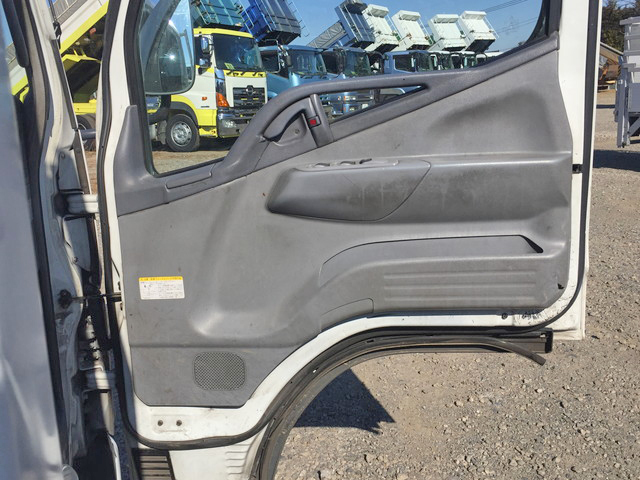 三菱ふそうキャンター平ボディ小型（2t・3t）[写真28]