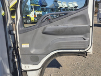 三菱ふそうキャンター平ボディ小型（2t・3t）[写真28]