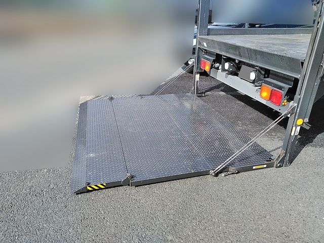 いすゞフォワード平ボディ中型（4t）[写真12]