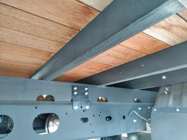 いすゞフォワード平ボディ中型（4t）[写真16]