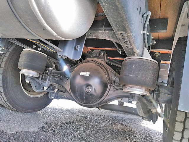 いすゞフォワード平ボディ中型（4t）[写真18]