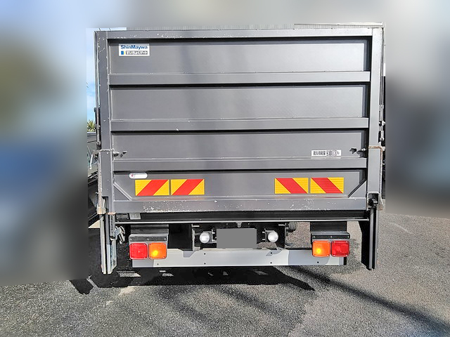 いすゞフォワード平ボディ中型（4t）[写真07]