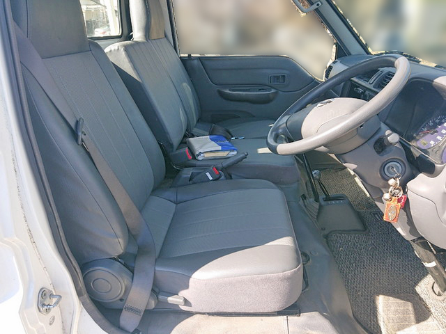 日産バネット平ボディ小型（2t・3t）[写真09]