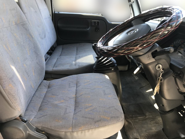 日産アトラス平ボディ小型（2t・3t）[写真12]