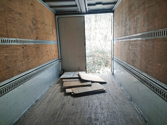 いすゞギガアルミウイング大型（10t）[写真10]