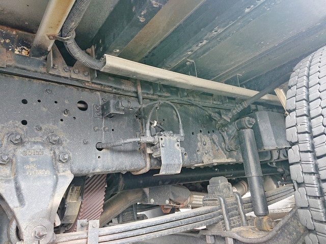 いすゞギガアルミウイング大型（10t）[写真15]