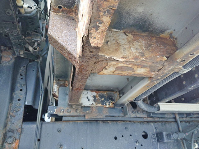 いすゞギガアルミウイング大型（10t）[写真16]