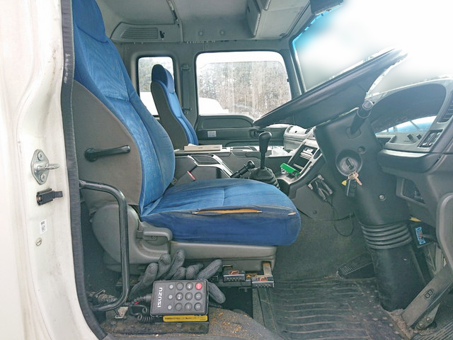 いすゞギガアルミウイング大型（10t）[写真18]