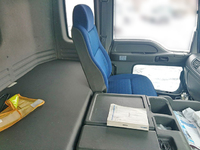 いすゞギガアルミウイング大型（10t）[写真19]