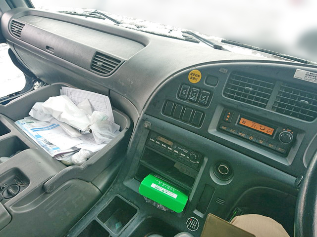 いすゞギガアルミウイング大型（10t）[写真21]