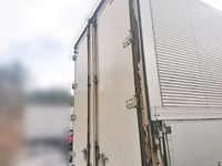 いすゞギガアルミウイング大型（10t）[写真04]