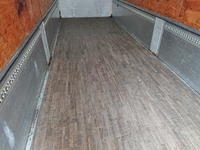 いすゞギガアルミウイング大型（10t）[写真09]