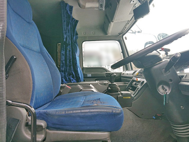 いすゞギガアルミウイング大型（10t）[写真16]