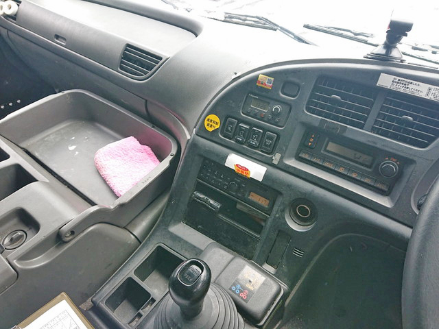 いすゞギガアルミウイング大型（10t）[写真19]