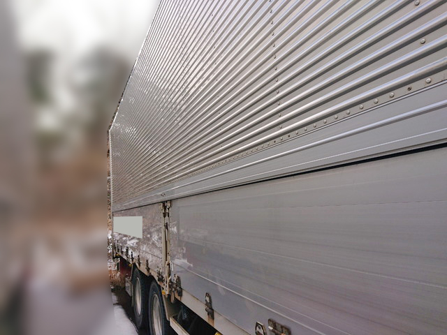 いすゞギガアルミウイング大型（10t）[写真04]