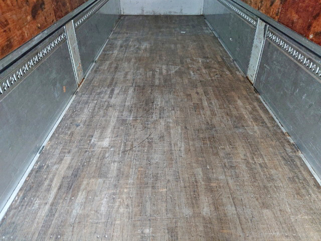 いすゞギガアルミウイング大型（10t）[写真06]