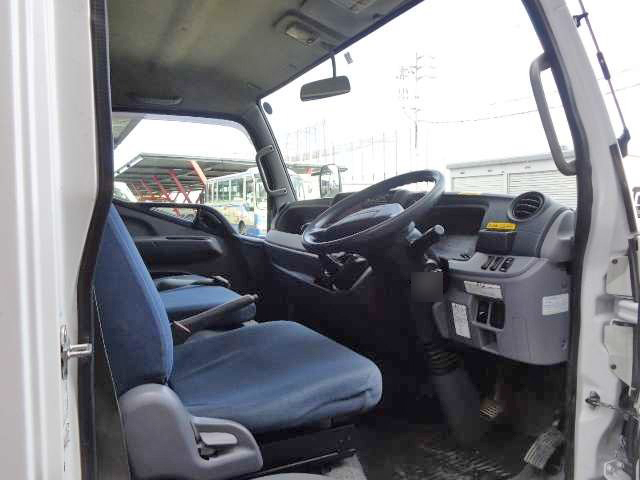 三菱ふそうキャンターアルミウイング小型（2t・3t）[写真15]