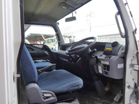 三菱ふそうキャンターアルミウイング小型（2t・3t）[写真15]