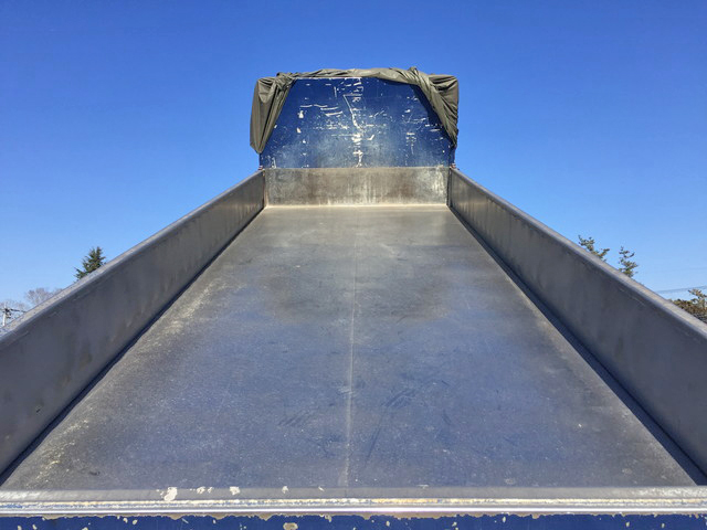 UDトラックスクオンダンプ大型（10t）[写真10]