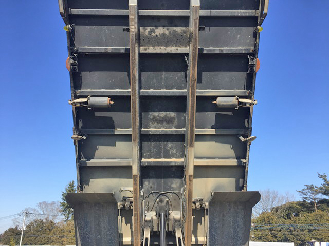 UDトラックスクオンダンプ大型（10t）[写真11]