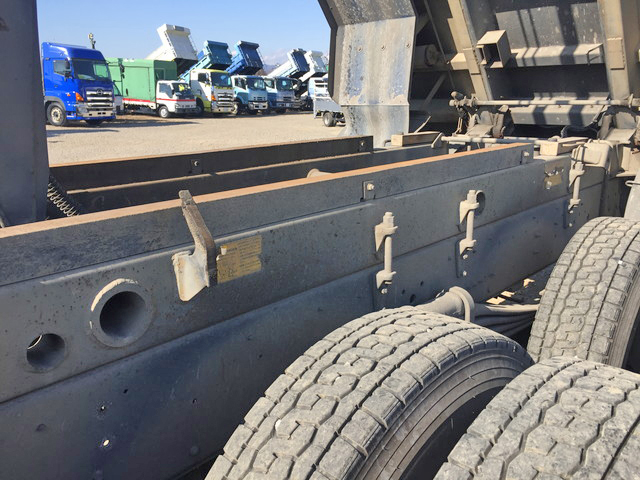 UDトラックスクオンダンプ大型（10t）[写真16]