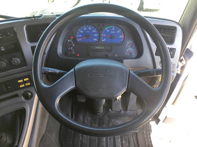 UDトラックスクオンダンプ大型（10t）[写真27]