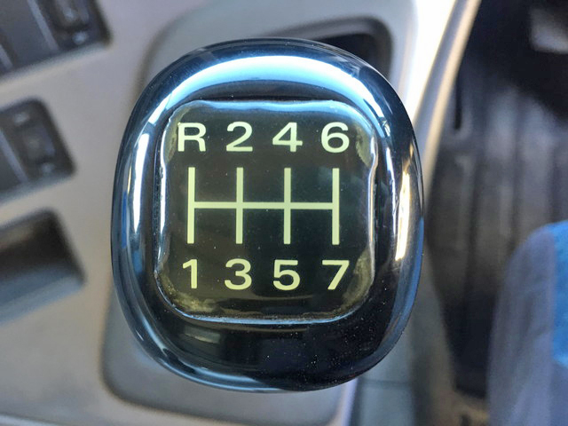 UDトラックスクオンダンプ大型（10t）[写真30]