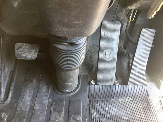 UDトラックスクオンダンプ大型（10t）[写真31]