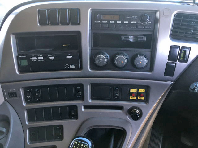 UDトラックスクオンダンプ大型（10t）[写真32]