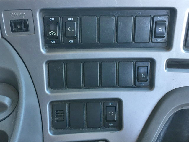 UDトラックスクオンダンプ大型（10t）[写真33]