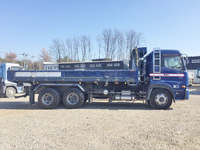 UDトラックスクオンダンプ大型（10t）[写真04]